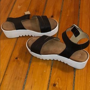 Platform sandals